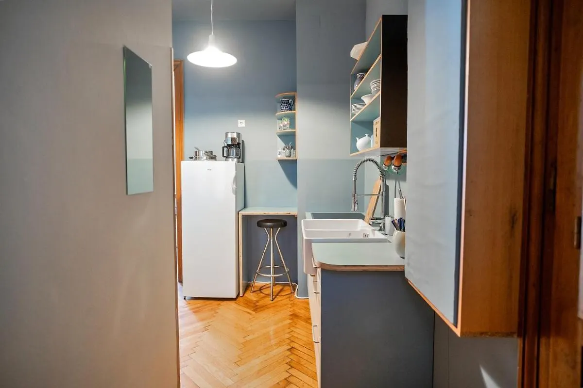 Feel At Home I Bright Windows I Penzing Trainstation Wenen Appartement