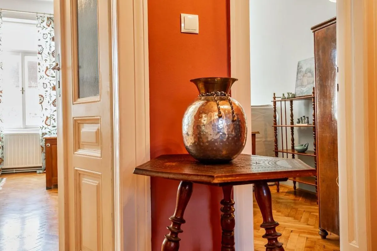 Apartment Feel At Home I Bright Windows I Penzing Trainstation Vienna Austria