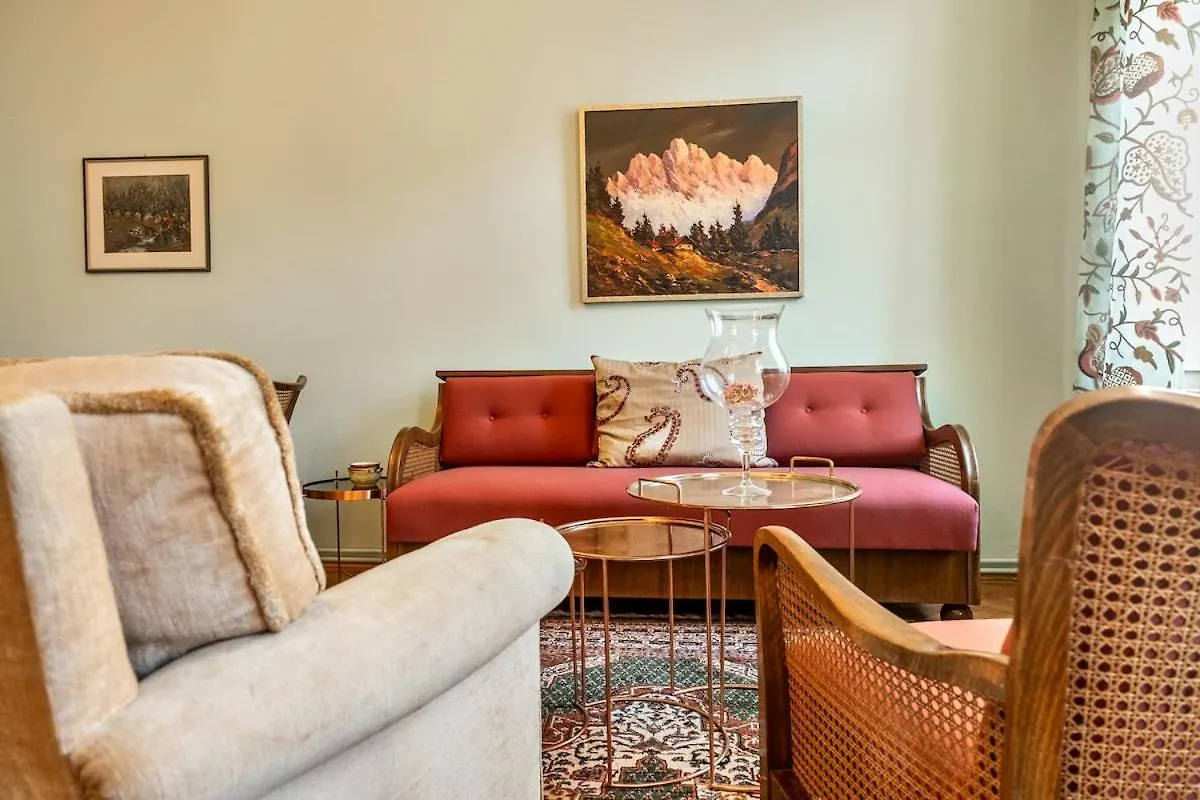 Feel At Home I Bright Windows I Penzing Trainstation Vienna Apartment