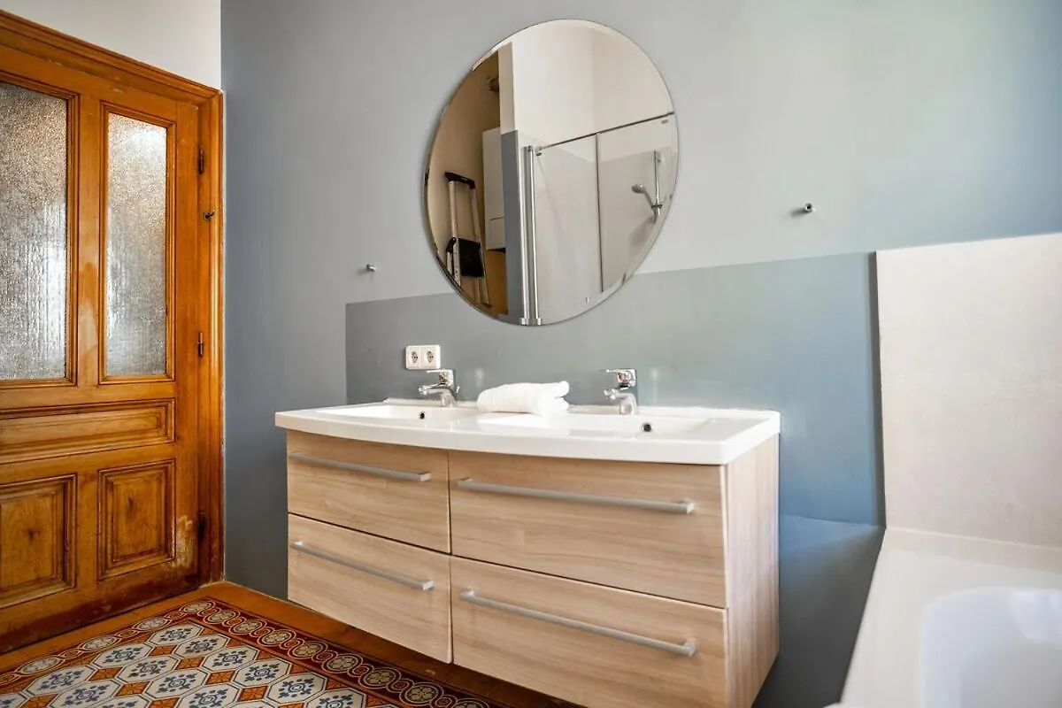 Feel At Home I Bright Windows I Penzing Trainstation Vienna Apartment
