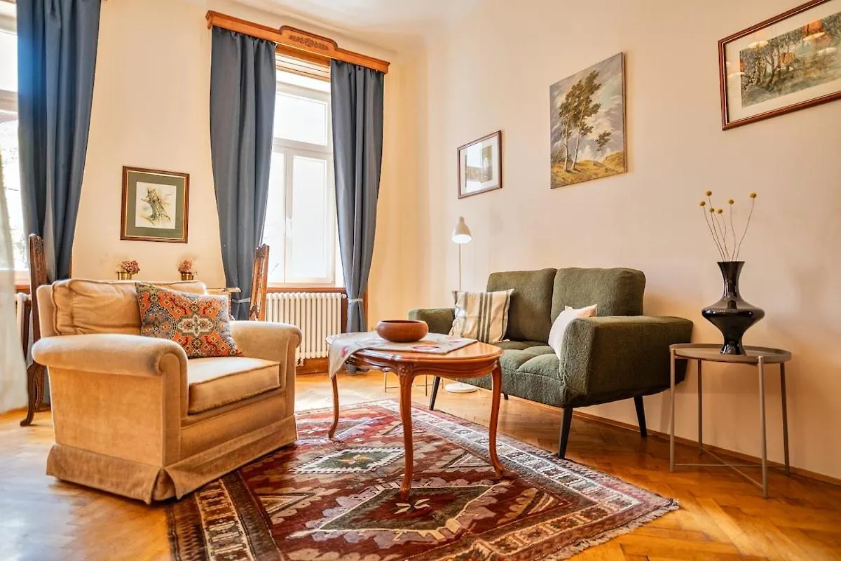 Apartment Feel At Home I Bright Windows I Penzing Trainstation Vienna Austria