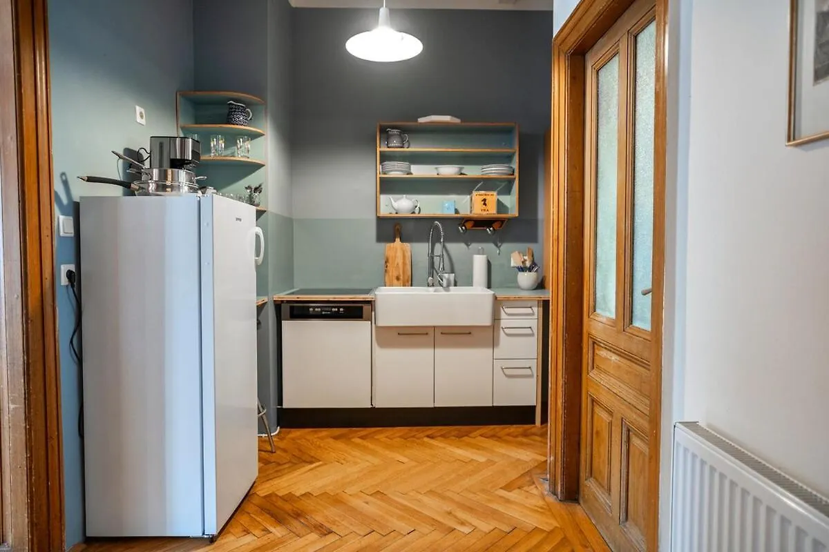 Apartment Feel At Home I Bright Windows I Penzing Trainstation Vienna Austria